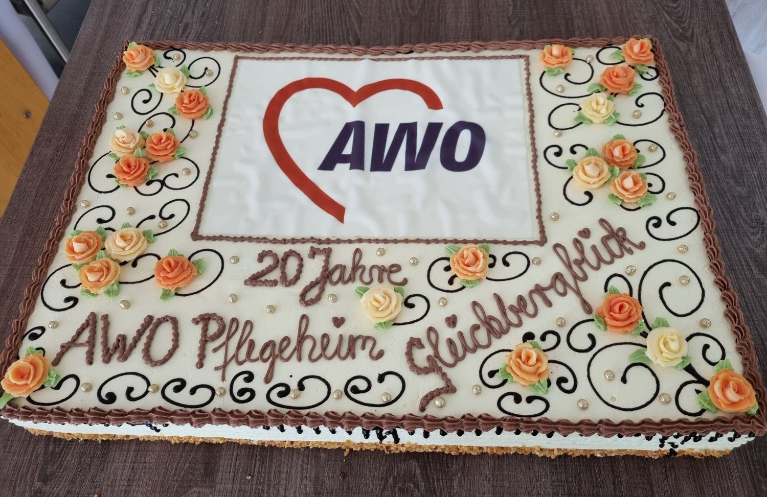 Kuchen mit 20 Jahre AWO Pflegeheim Gleichbergblick